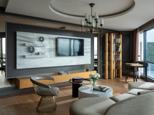 Televisyen dan/atau pusat hiburan di Sofitel Istanbul Taksim