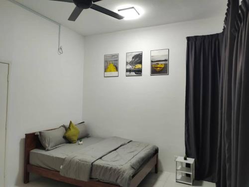 a bedroom with a bed and a ceiling fan at Ana Summer Homestay in Ipoh