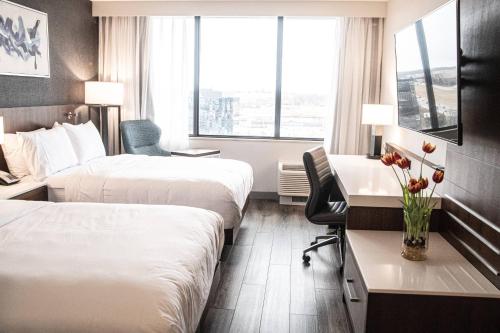Delta Hotels by Marriott Cincinnati Sharonville Image