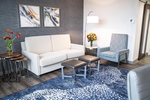 Delta Hotels by Marriott Cincinnati Sharonville Image