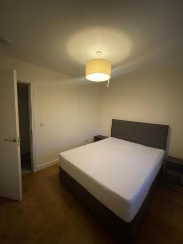 Lova arba lovos apgyvendinimo įstaigoje Private room in a new shared apartment