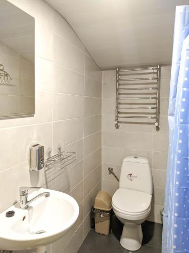 Un baño de Camp Bilyi Slon