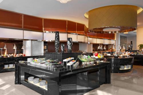 a large kitchen with a large buffet at Sheraton Changzhou Wujin Hotel in Changzhou