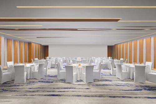 a banquet hall with white tables and white chairs at Le Meridien Hangzhou, Binjiang in Hangzhou
