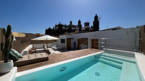 C-10 Vegueta Apartment - Private Rooftop Pool