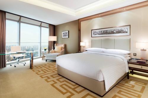 Katil atau katil-katil dalam bilik di Changzhou Marriott Hotel