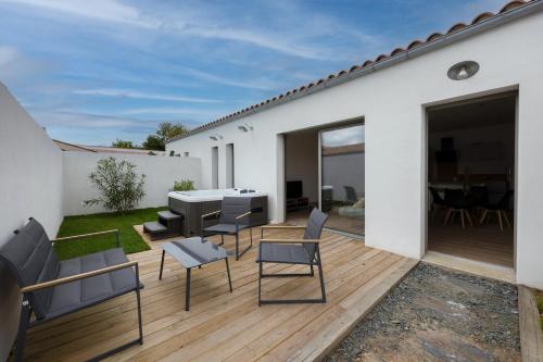 Foto Un cocon climatisé avec jacuzzi 1