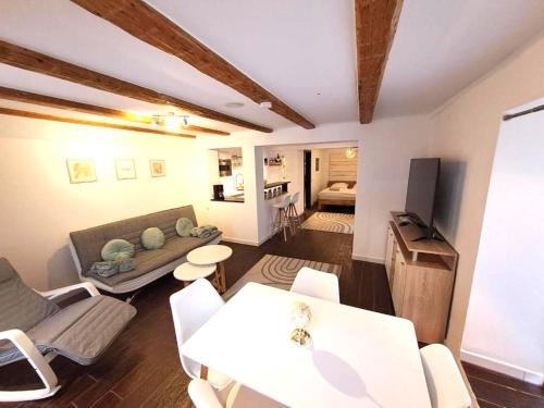 Μια τηλεόραση ή/και κέντρο ψυχαγωγίας στο Altstadt Apartment Kempten
