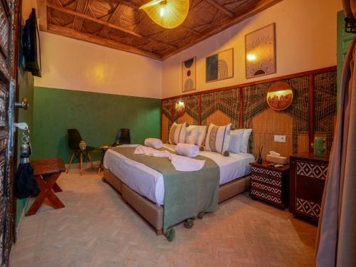Una cama o camas en una habitación de Riad Dar Sido