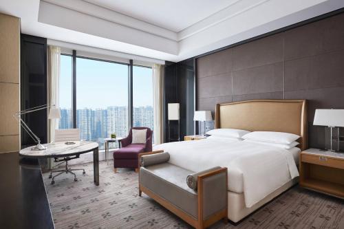 Postel nebo postele na pokoji v ubytování Zhuzhou Marriott Hotel