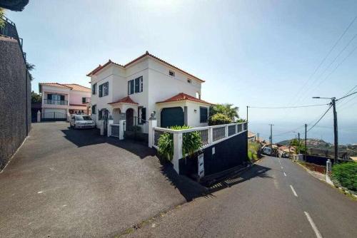 Casa do Tornadouro by Mth