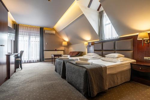 Postel nebo postele na pokoji v ubytování Hotel Galicja Wellness & SPA