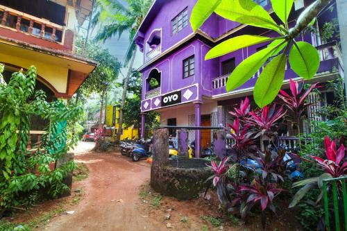 a purple building in the middle of a street at SPOT ON S.k Guest House in Calangute