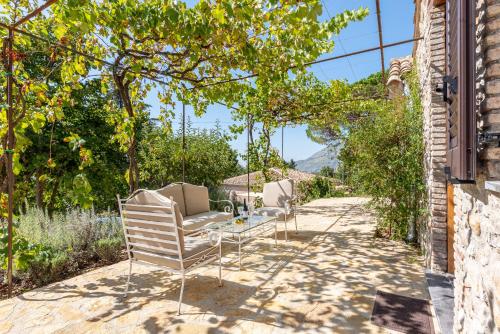 Κήπος έξω από το Borgo Le Niche by Wonderful Italy