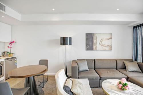 Ruang duduk di Hidden gem studio in the heart of Chatswood