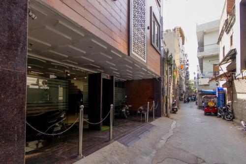 a narrow alley with a building on a city street at Hotel Royal Rosette with free Wi-Fi Near New Delhi Railway Station in New Delhi