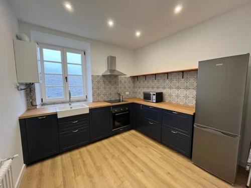 Η κουζίνα ή μικρή κουζίνα στο Apartamento en plaza de Ribadeo