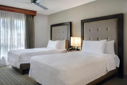 Кровать или кровати в номере Homewood Suites by Hilton Salt Lake City - Midvale/Sandy