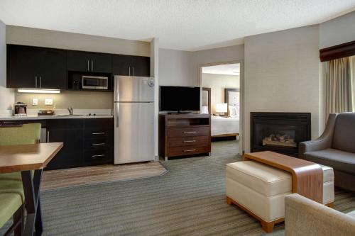 Кухня или мини-кухня в Homewood Suites by Hilton Salt Lake City - Midvale/Sandy
