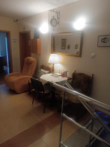 a living room with a table and chairs at Villa Aura in Ciechocinek