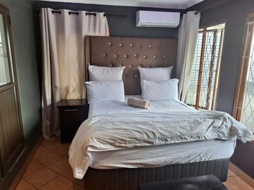 Postel nebo postele na pokoji v ubytování Mino Guest House