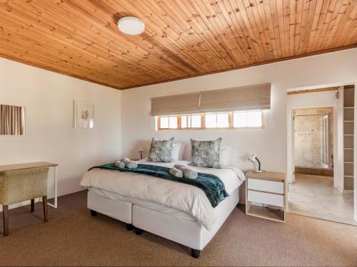 a bedroom with a bed and a wooden ceiling at Casa d'Italo in Stanford