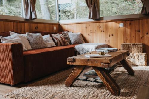a living room with a couch and a coffee table at refuges in Beauraing
