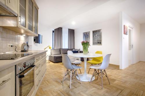 Kuchyňa alebo kuchynka v ubytovaní Central Apartments by Tyzenhauz