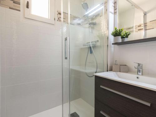 a bathroom with a shower and a sink at Appartement Saint-Lary-Soulan, 2 pièces, 4 personnes - FR-1-296-196 in Saint-Lary-Soulan