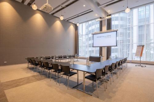 a conference room with a long table and chairs at Postillion Hotel WTC Rotterdam in Rotterdam
