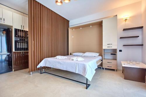 En eller flere senge i et værelse på Studio Panoramic Sea On