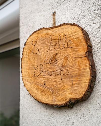 a wooden sign on a wall with handwriting on it at La Belle des Champs - Proche Cholet et Puy duFou in Cholet