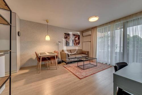 Madrid: A modern 2-bedroom apartment with parking