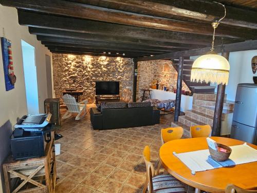 Bol: Feel the Traditional stone and wood house with heated swimming pool - MARTI