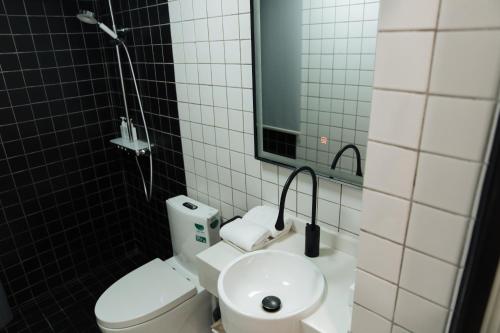 Bilik mandi di City Park Hotel