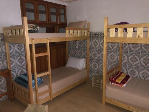 Narivoodi või narivoodid majutusasutuse Hostel blue house Taghazout toas