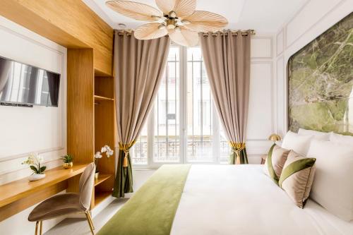 a bedroom with a bed and a large window at Luxury 3 Bedroom 3 Bathroom MONUMENT VIEW TERRACE in Paris