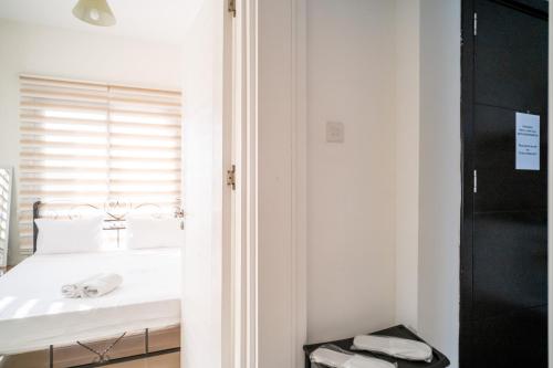 Koupelna v ubytování Romantiс Two-Bedroom Apartment with Sea View (Dolce Vita 7-6)