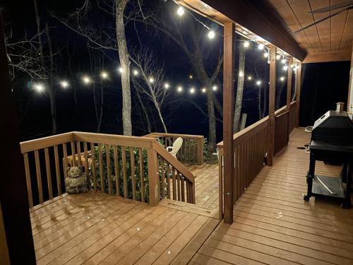 Balkoni atau teres di Gray's Place on Cosby Creek - 2 Bedrooms, 2 Baths, Sleeps 6 home