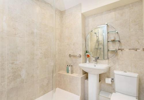 Ванна кімната в Gray Manes - Luxury in Somerset