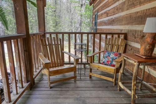 Μπαλκόνι ή βεράντα στο Bear Pause Cabin