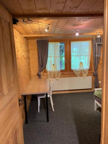 Φωτογραφία από το άλμπουμ του Edelweiss 4 Zi Ferienwohnung in Landhaus σε Frutigen