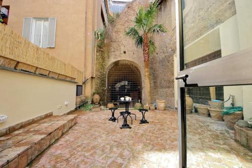 Pantheon Apartment with private terrace