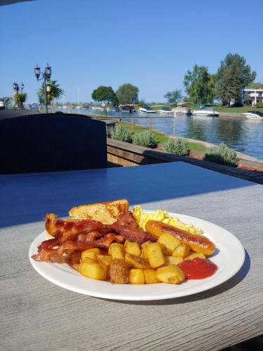 Lagoon City Pier One Resort – Photos 2