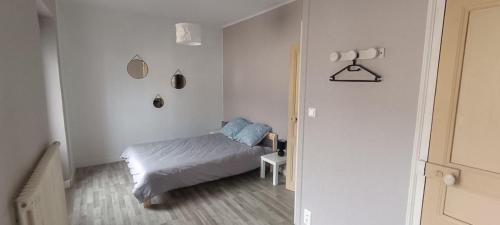 Maël-Carhaix location Maison 4 chambres 객실 침대