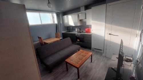 Η κουζίνα ή μικρή κουζίνα στο Modern Studio Maidstone - Redecorated Oct 2023