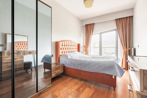 a bedroom with a bed and a desk at Benesta Taksim No.8 in Istanbul