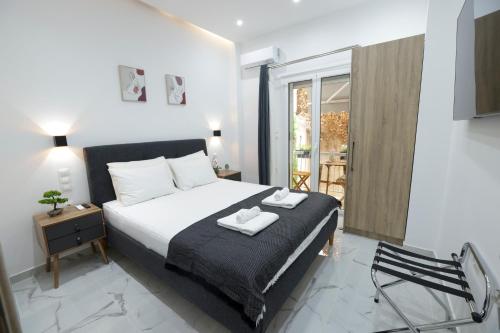 Un pat sau paturi într-o cameră la 3bd jacuzzi mansion