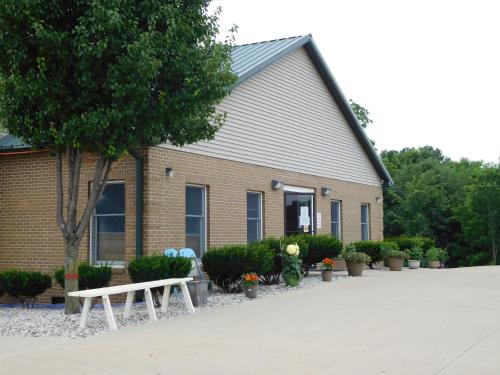 a building with a bench in front of it at Attica Inn in Attica