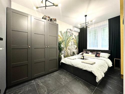 Кровать или кровати в номере GOLDEN Apartment ~ 1000m Main Square ~ Self Check-In 24h